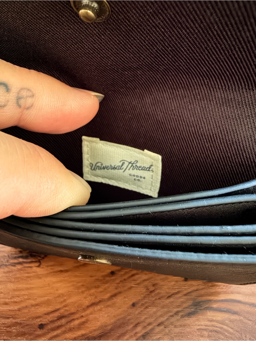Universal Thread Cardcase - Picture 5 of 5